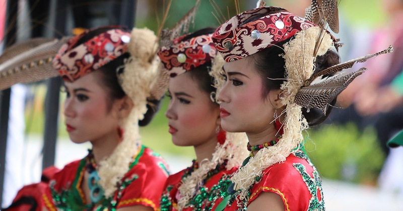 Detail Gambar Pakaian Adat Kalimantan Selatan Nomer 44