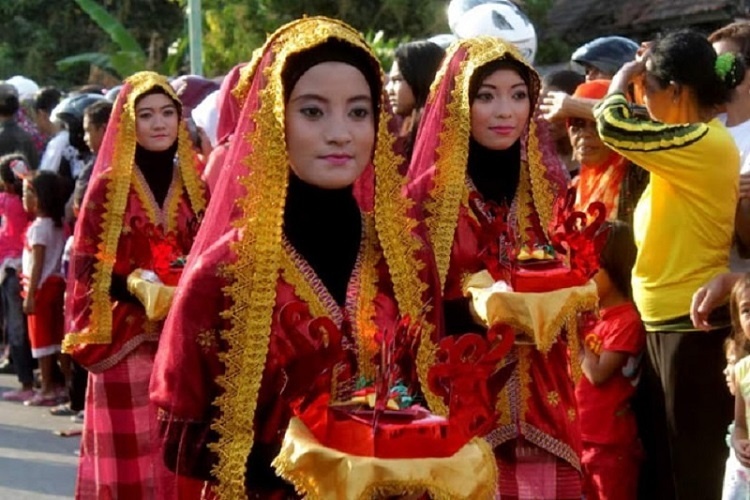 Detail Gambar Pakaian Adat Nusa Tenggara Barat Nomer 40