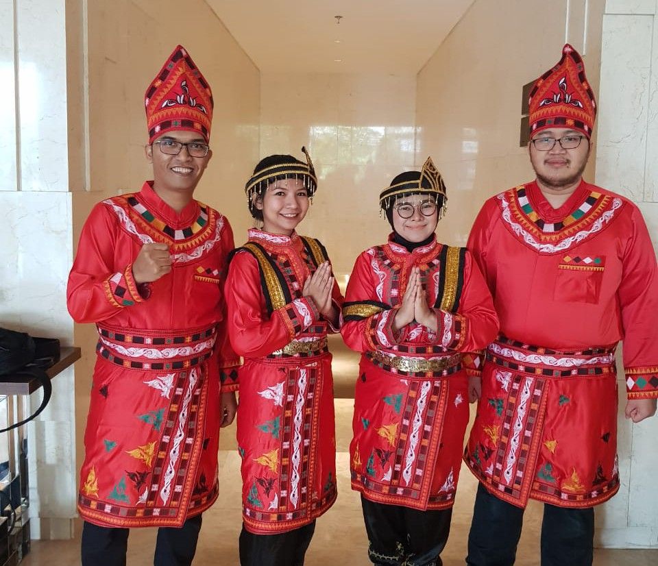 Detail Gambar Pakaian Adat Nusantara Nomer 25