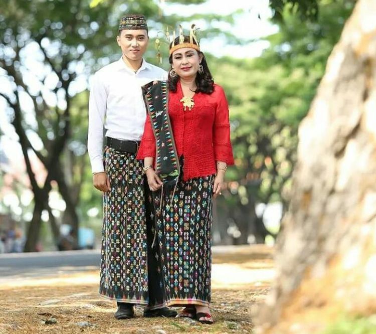 Detail Gambar Pakaian Adat Nusantara Nomer 27