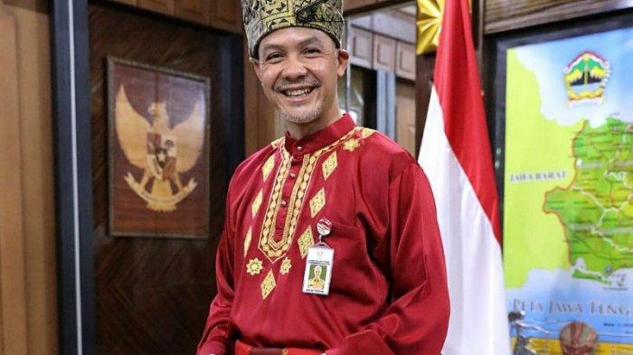 Detail Gambar Pakaian Adat Nusantara Nomer 35
