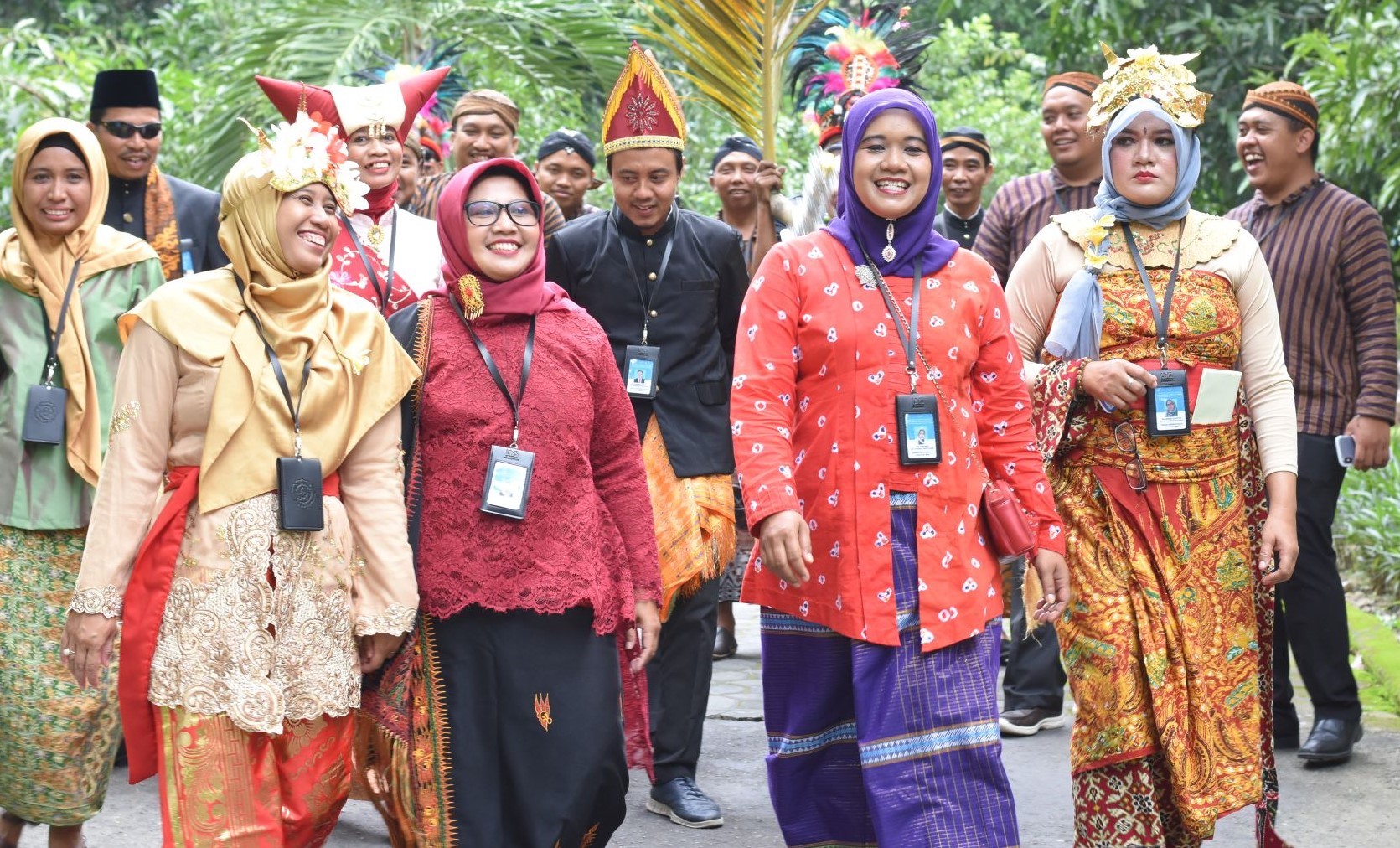 Detail Gambar Pakaian Adat Nusantara Nomer 51