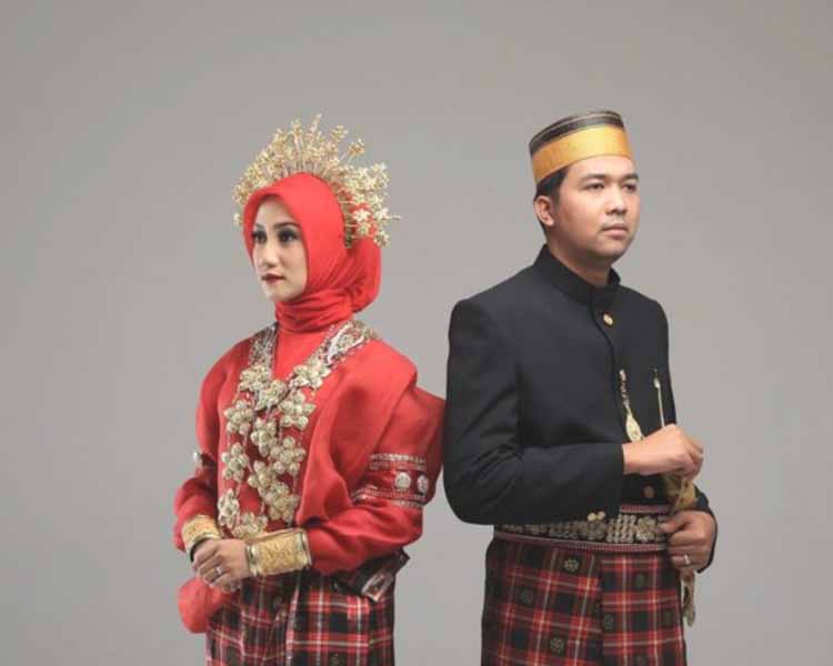 Gambar Pakaian Adat Sulawesi Selatan - KibrisPDR