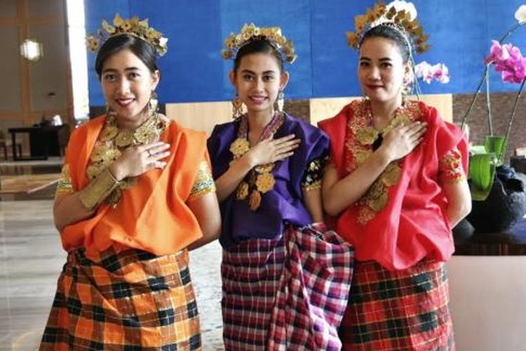 Detail Gambar Pakaian Adat Sulawesi Tengah Nomer 41