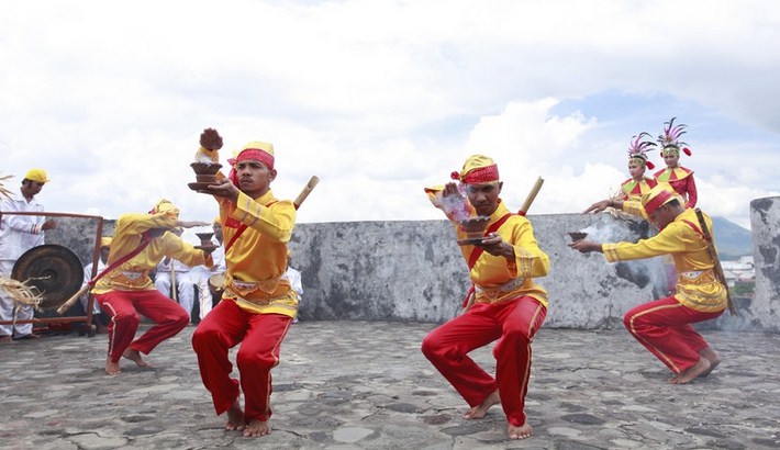 Detail Gambar Pakaian Adat Ternate Dan Tidore Nomer 38