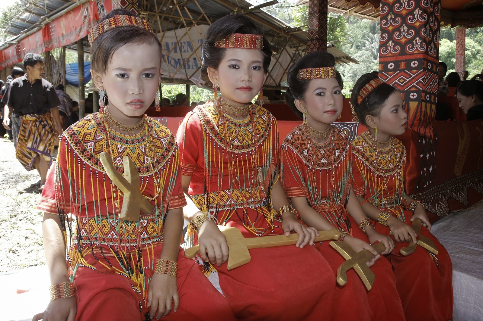 Detail Gambar Pakaian Adat Toraja Nomer 34