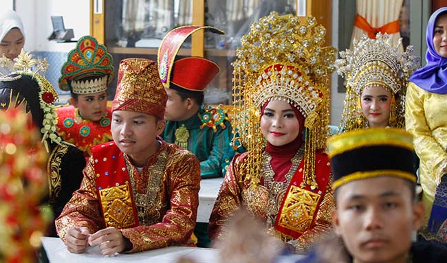 Detail Gambar Pakaian Adat Tradisional Korea Selatan Sepasang Nomer 24