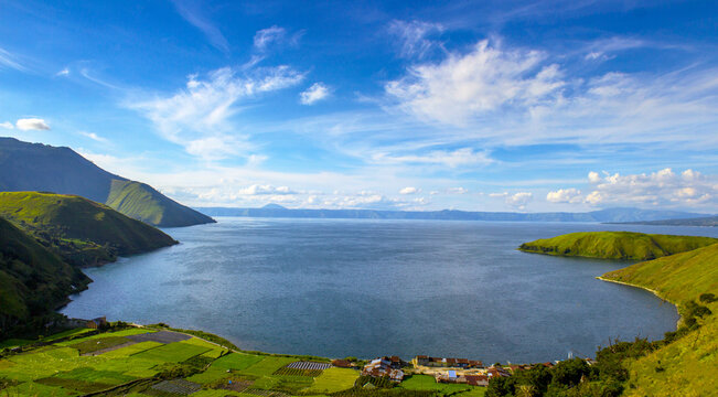 Detail Gambar Panorama Danau Toba Nomer 13