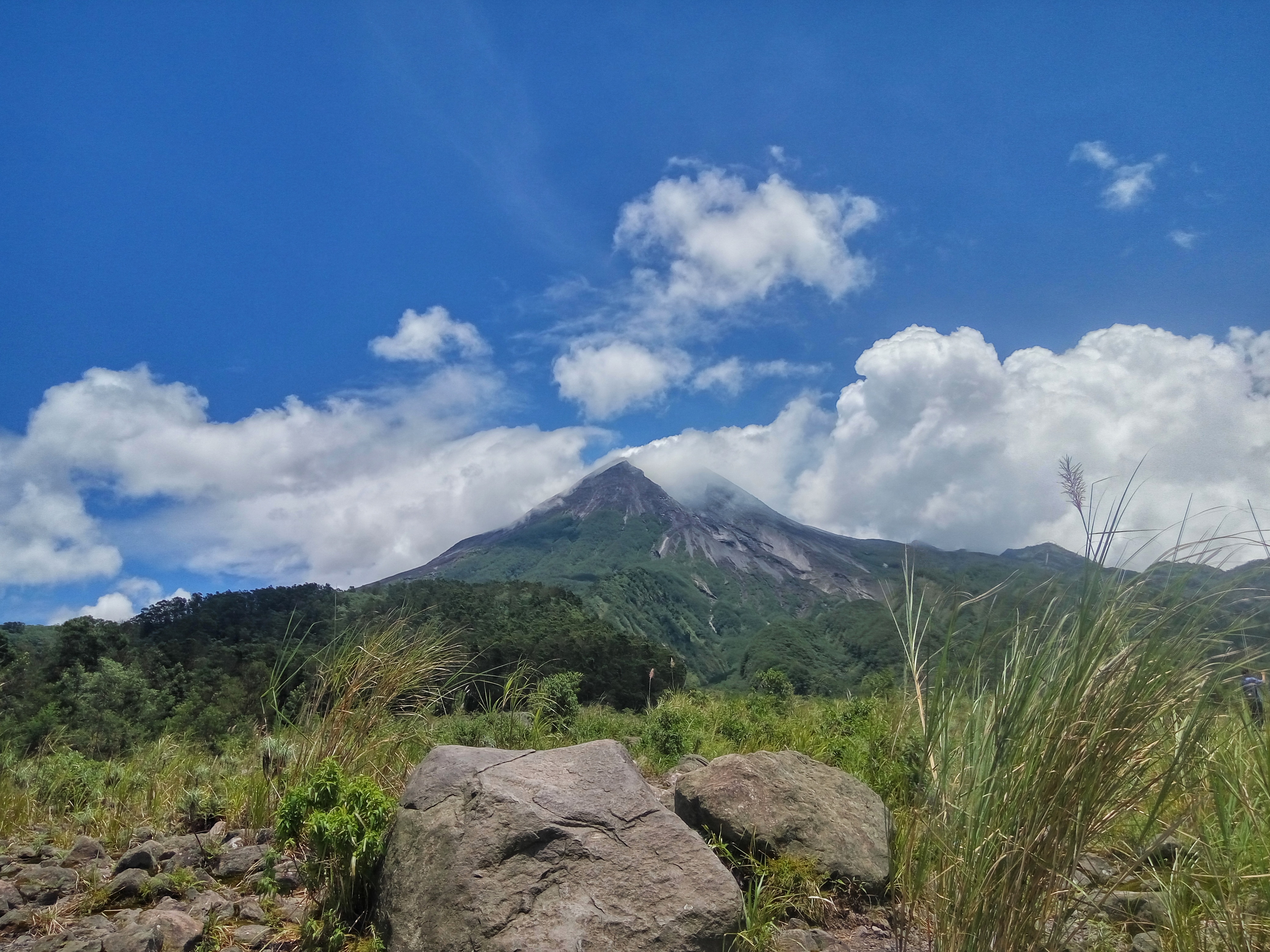 Detail Gambar Panorama Gunung Merapi Nomer 7