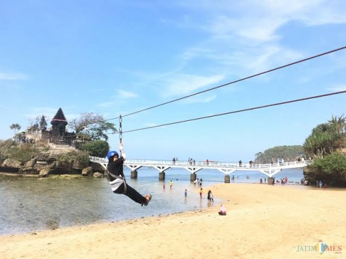 Detail Gambar Pantai Balekambang Nomer 38