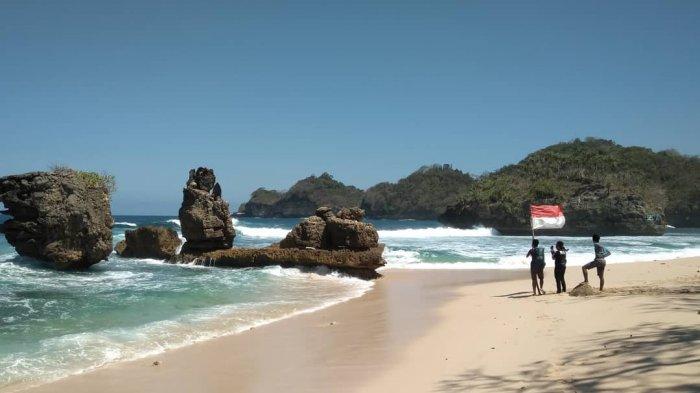 Detail Gambar Pantai Banyu Meneng Malang Nomer 52