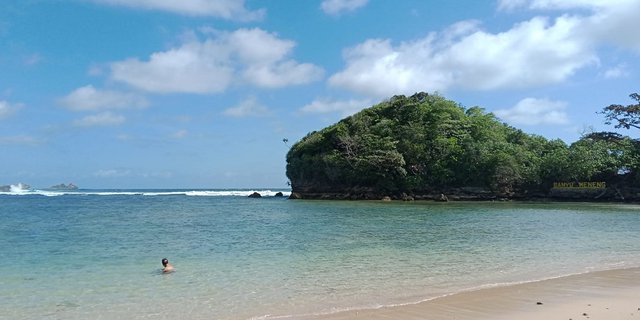 Detail Gambar Pantai Banyu Meneng Malang Nomer 57