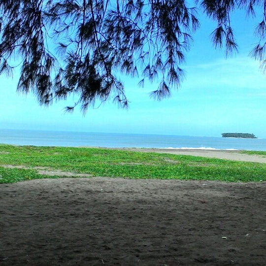 Detail Gambar Pantai Cermin Nomer 49