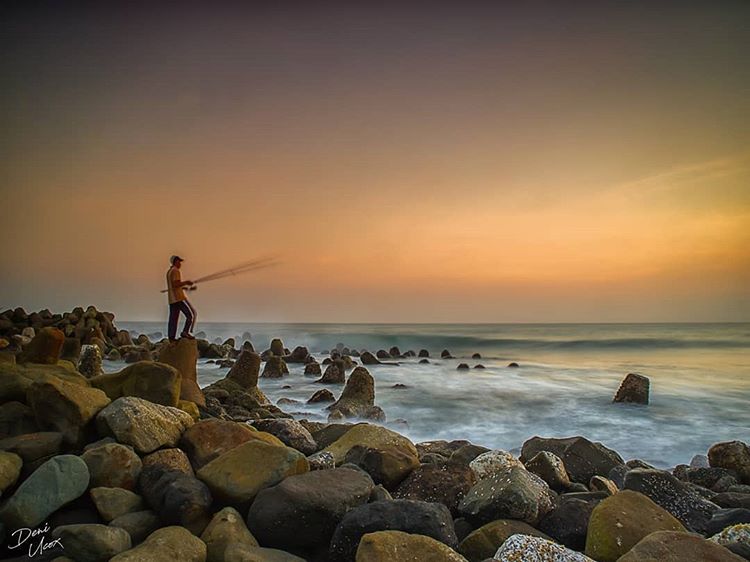 Detail Gambar Pantai Di Sore Hari Nomer 37