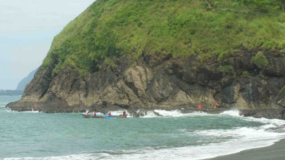 Detail Gambar Pantai Laut Nomer 44