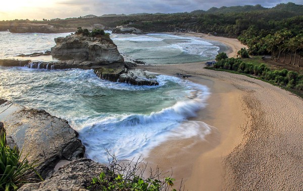 Detail Gambar Pantai Ngariboyo Nomer 2