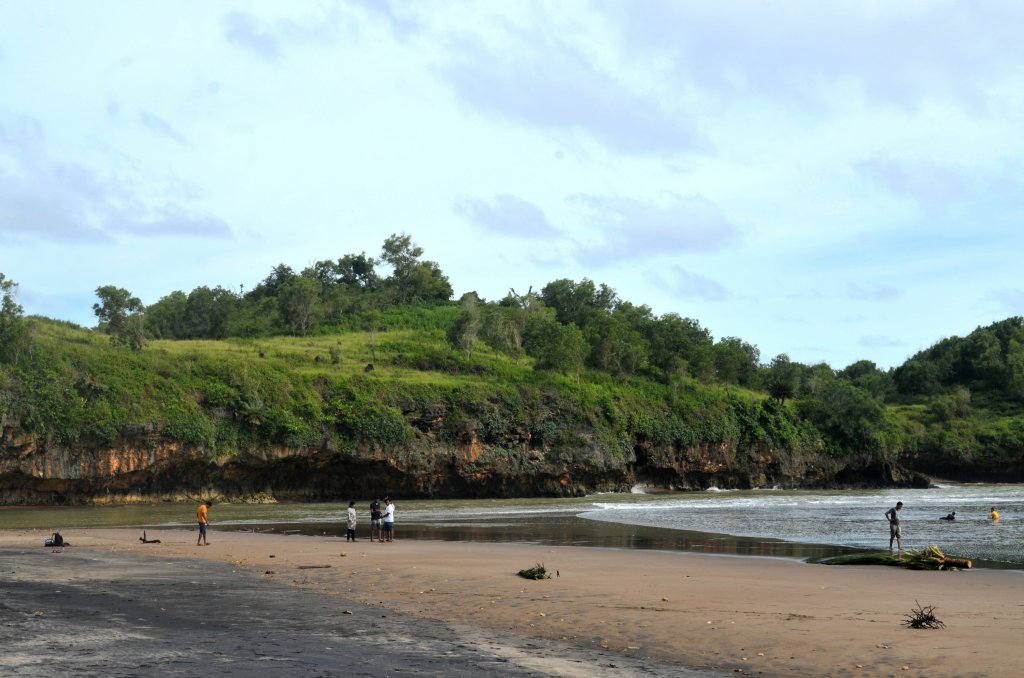 Detail Gambar Pantai Ngiroboyo Nomer 25