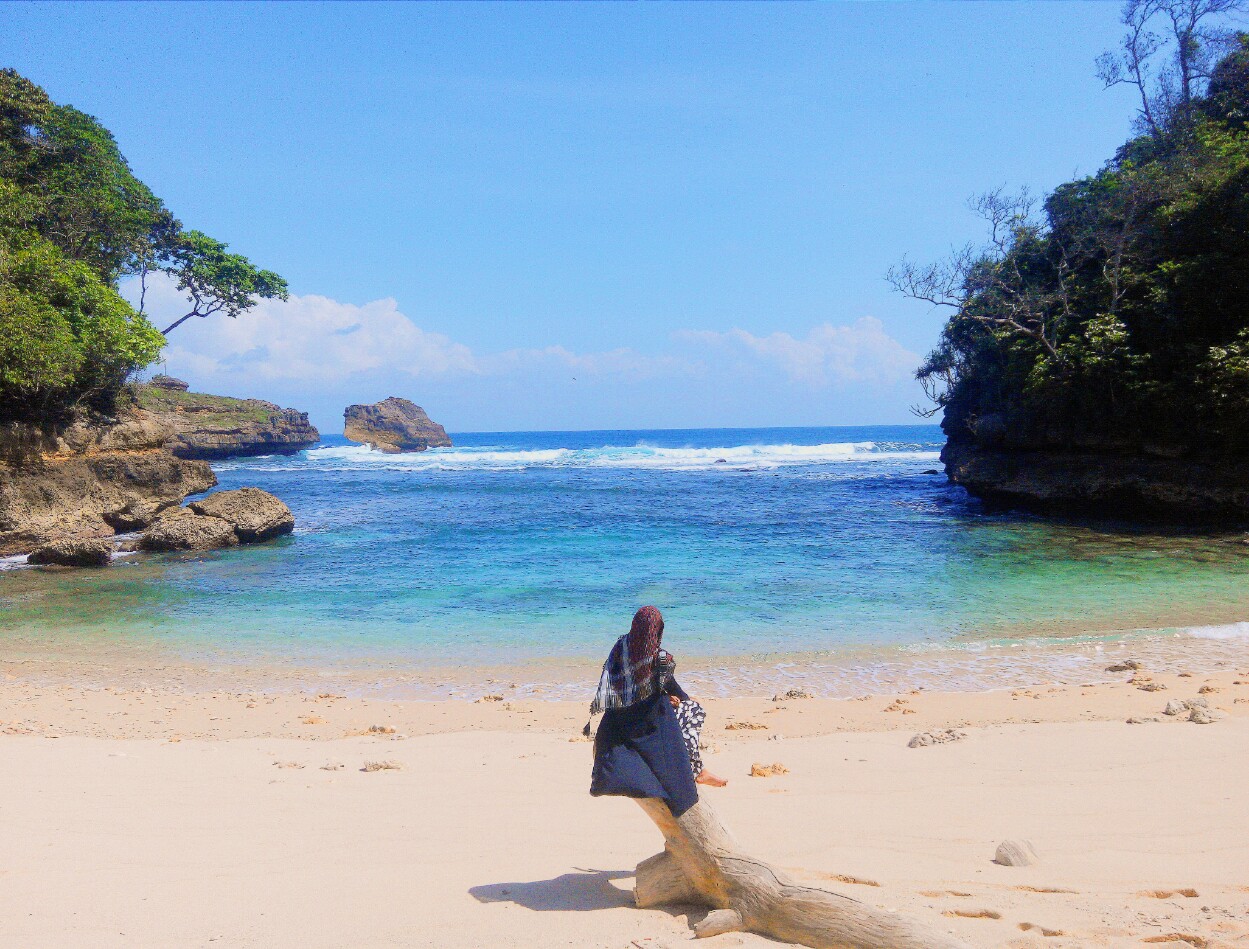 Gambar Pantai Ngliyep Malang - KibrisPDR