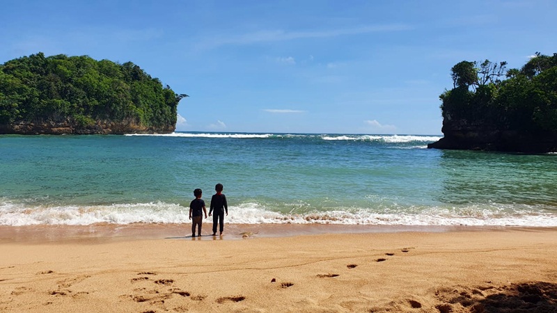 Detail Gambar Pantai Ngliyep Malang Nomer 47