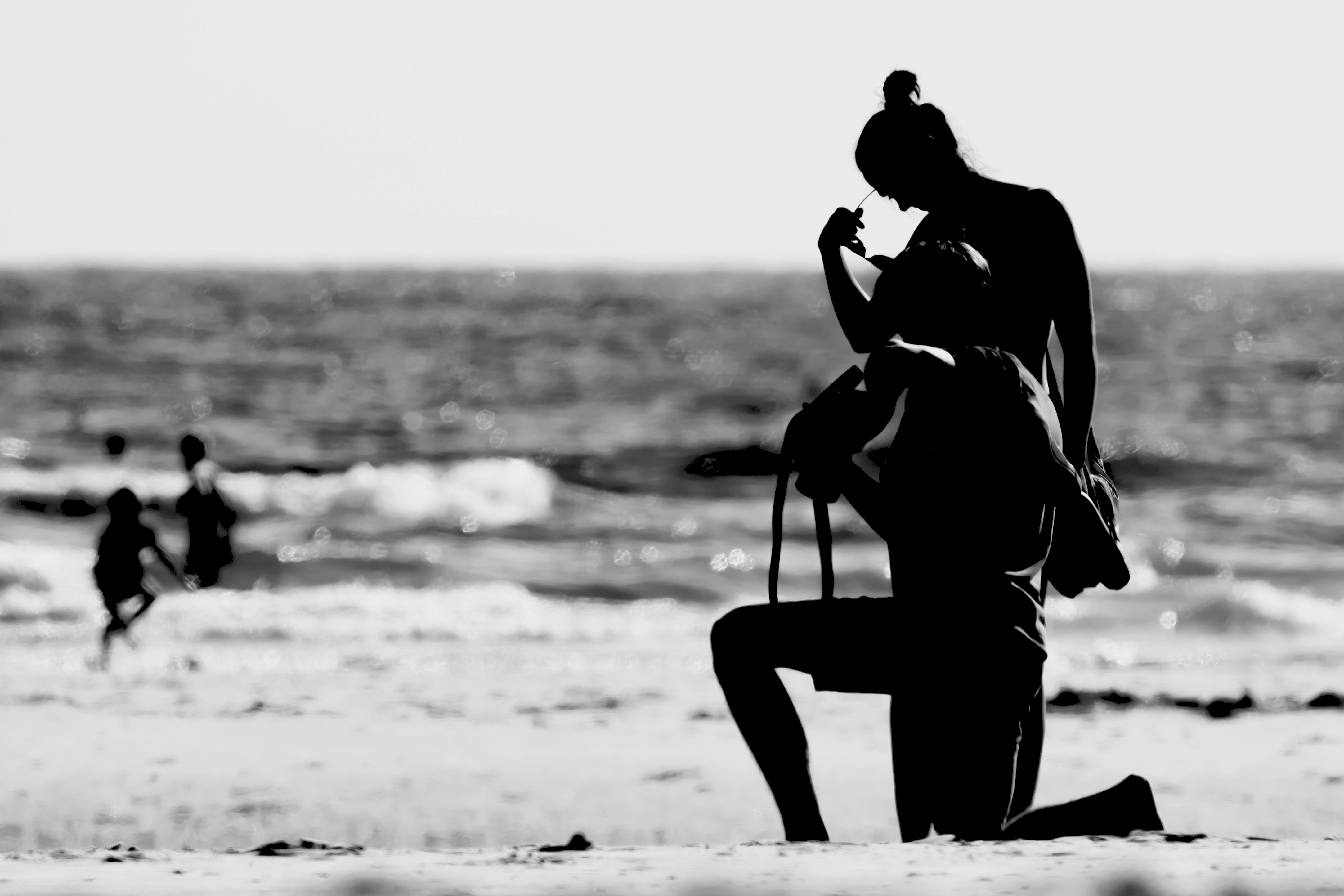 Gambar Pantai Pakai Orang Hitam Putih - KibrisPDR