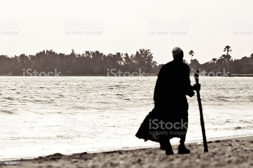 Detail Gambar Pantai Pakai Orang Hitam Putih Nomer 31