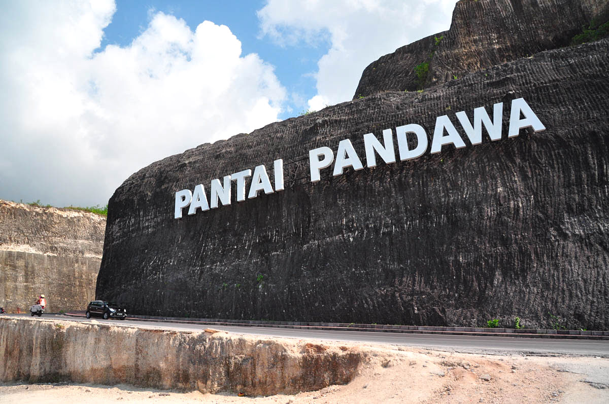 Detail Gambar Pantai Pandhawa Nomer 5