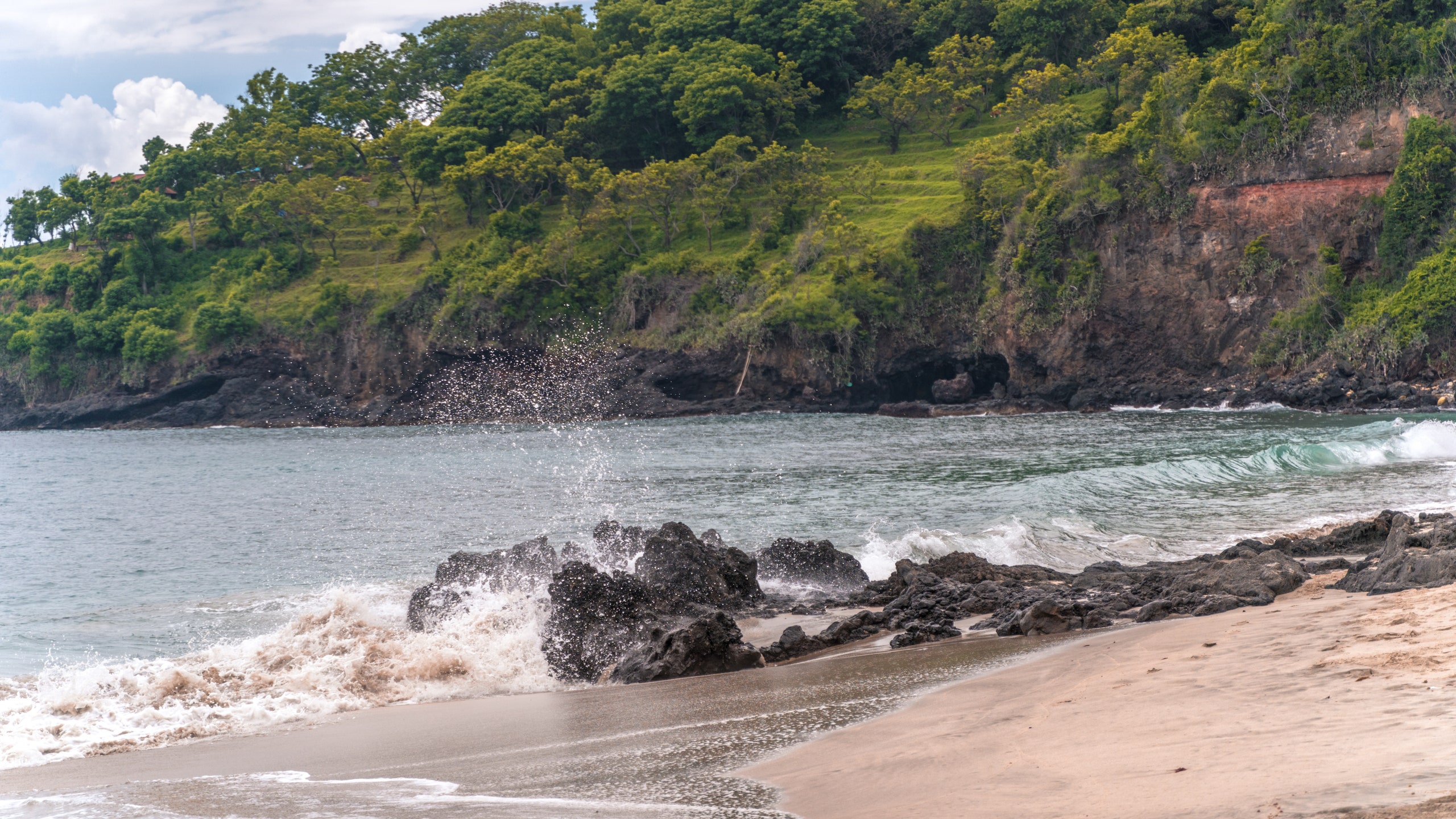 Detail Gambar Pantai Pasir Putih Nomer 4