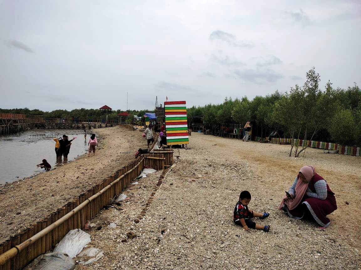 Detail Gambar Pantai Pasir Putih Nomer 53