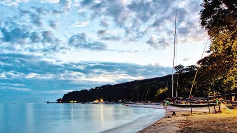 Detail Gambar Pantai Pasir Putih Situbondo Nomer 26