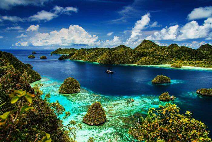 Detail Gambar Pantai Raja Ampat Nomer 22