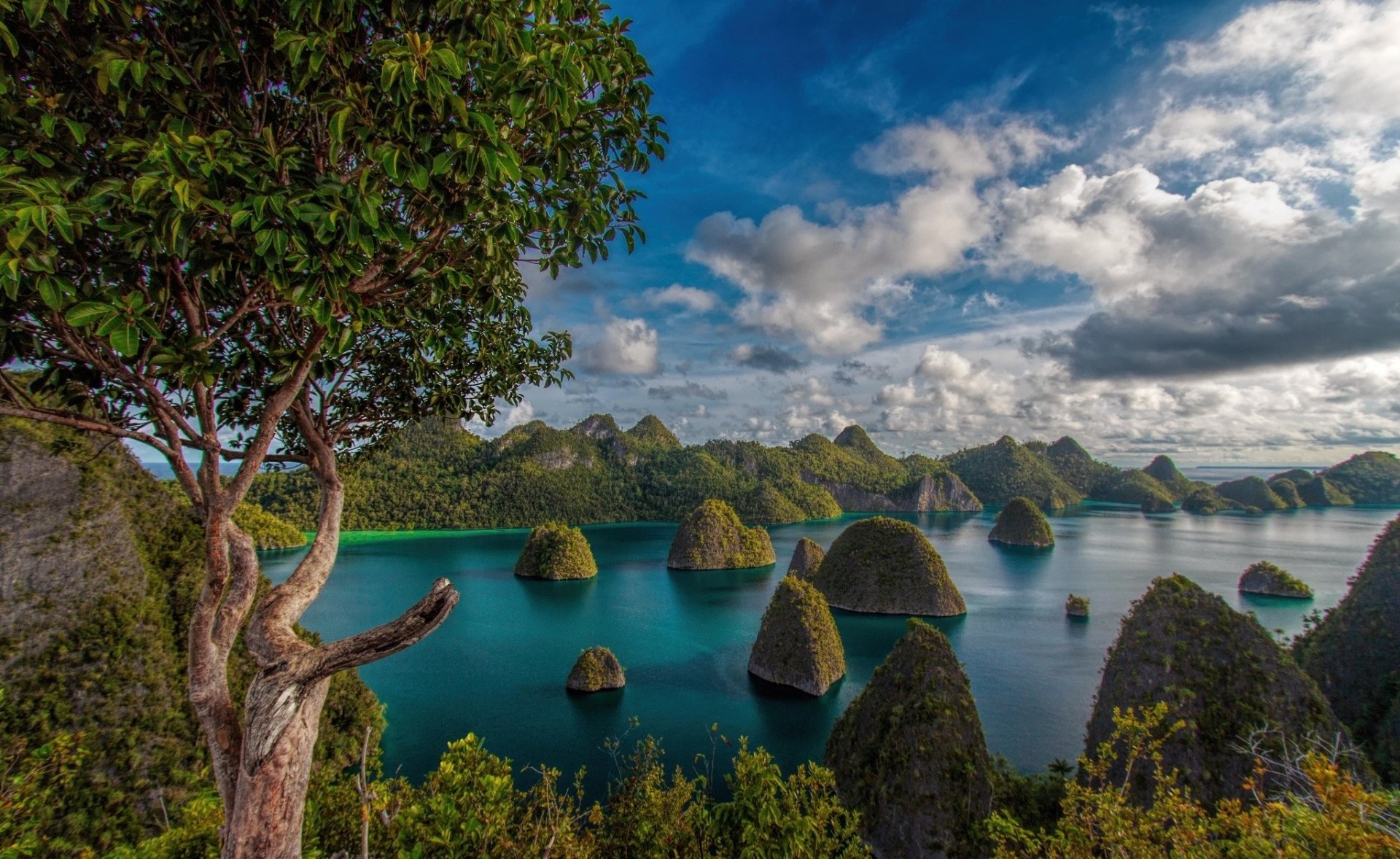 Detail Gambar Pantai Raja Ampat Nomer 36