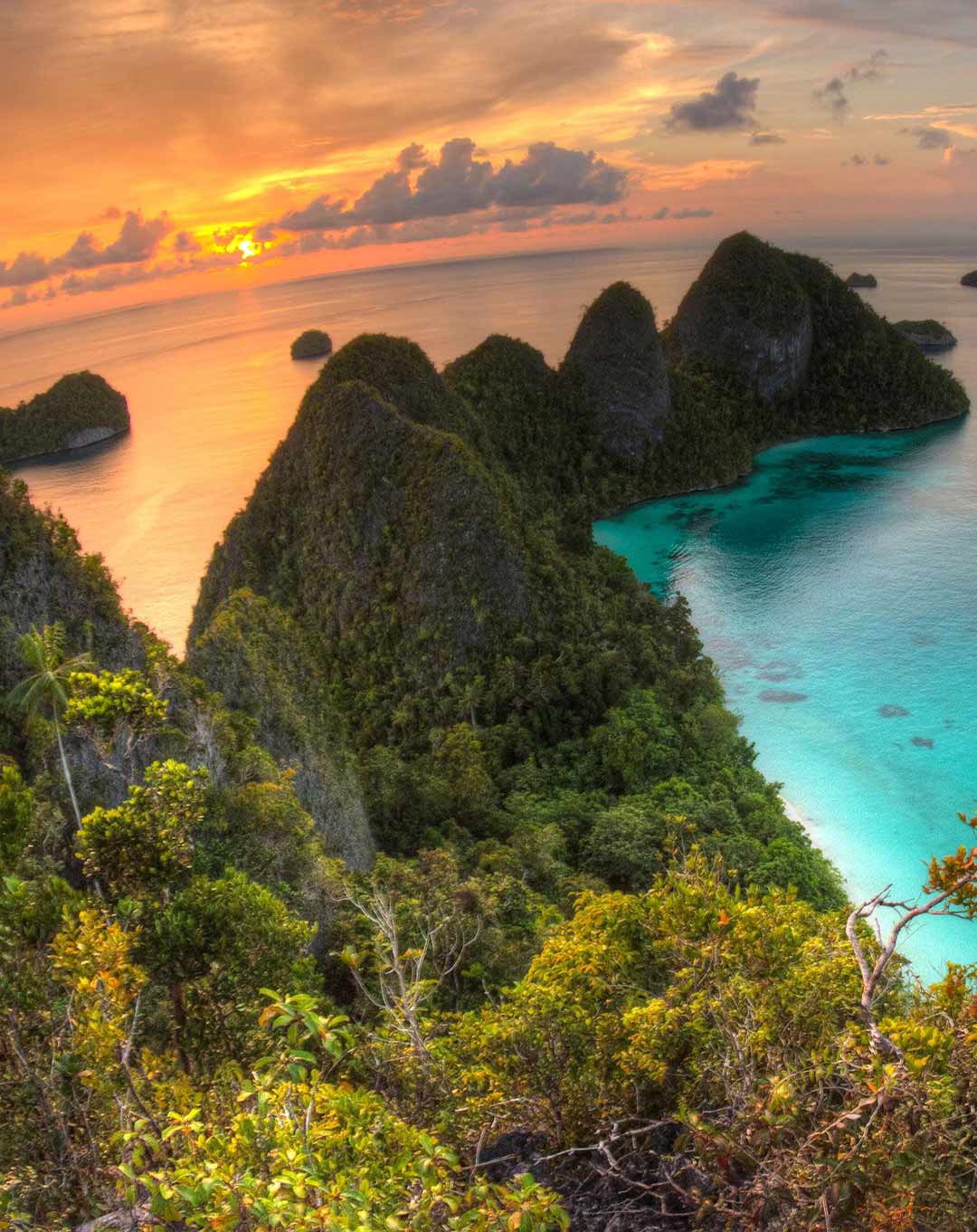 Detail Gambar Pantai Raja Ampat Nomer 39