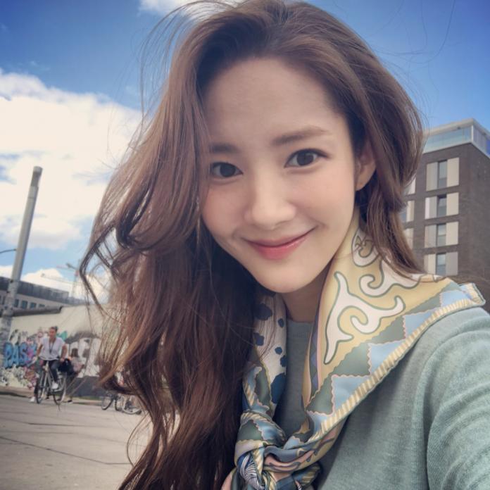 Detail Gambar Park Min Young Nomer 31