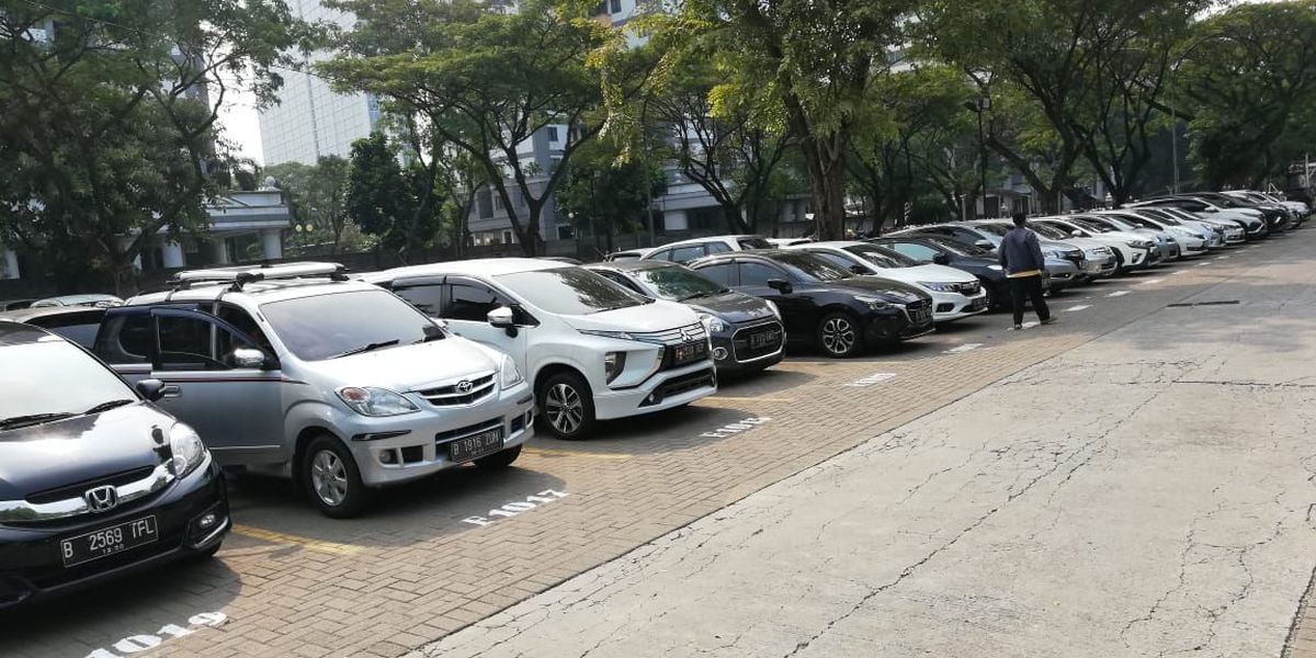 Detail Gambar Parkir Mobil Nomer 25