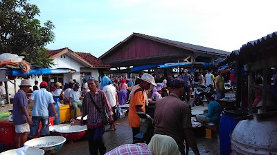 Detail Gambar Pasar Ikan Cigondang Labuan Nomer 6