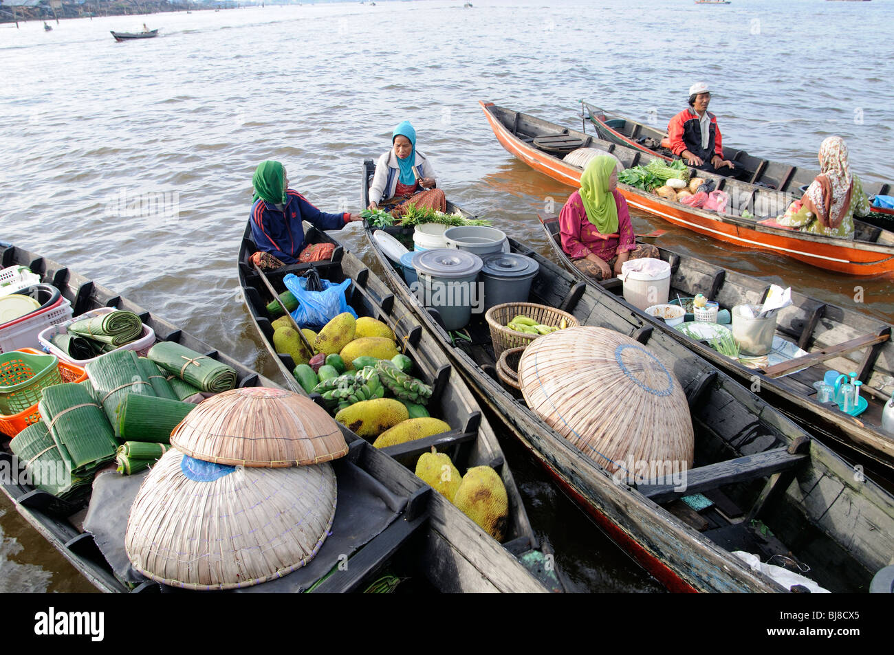 Detail Gambar Pasar Terapung Nomer 27