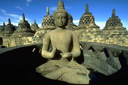 Detail Gambar Patung Candi Borobudur Nomer 10