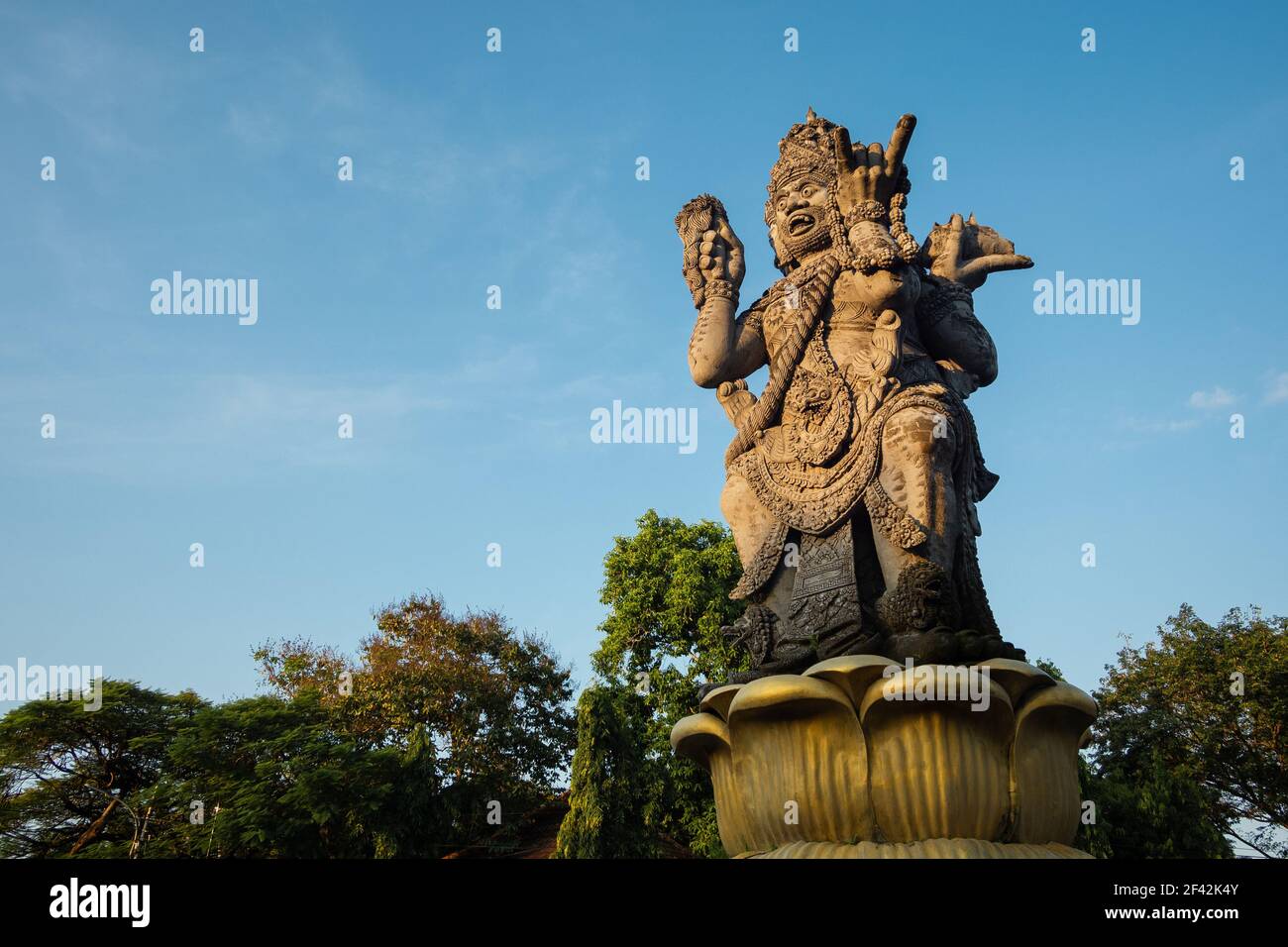 Detail Gambar Patung Di Indonesia Nomer 50