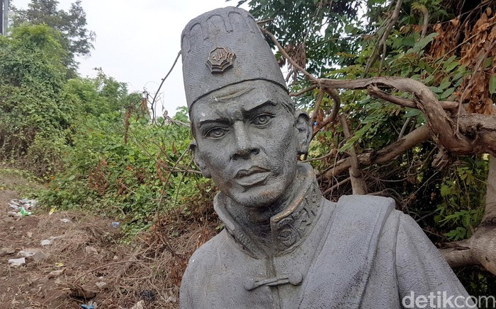 Detail Gambar Patung Pahlawan Nomer 30