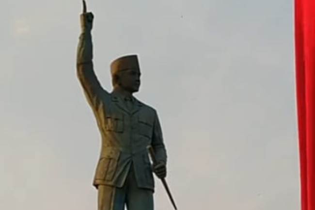 Detail Gambar Patung Soekarno Nomer 14