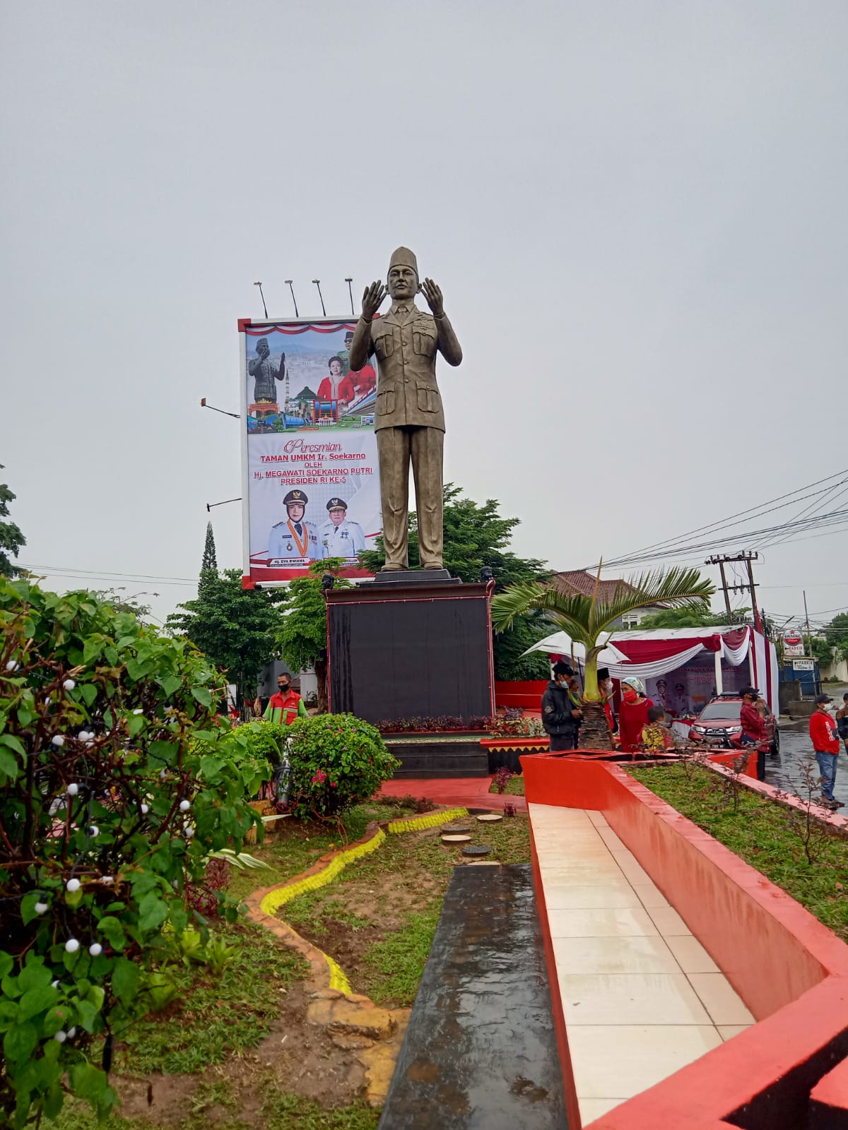 Detail Gambar Patung Soekarno Nomer 25