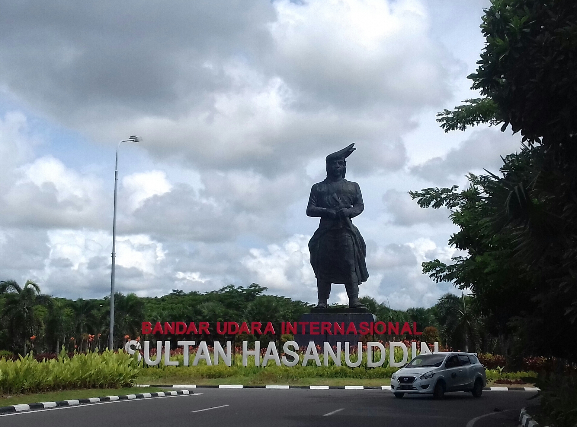 Detail Gambar Patung Sultan Hasanudin Nomer 18