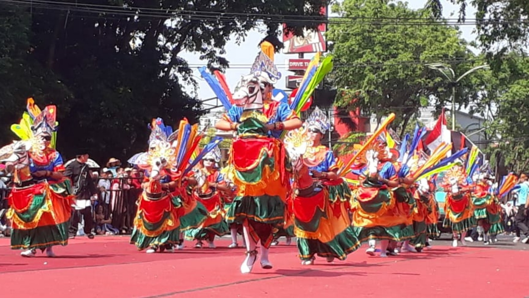 Detail Gambar Pawai Budaya Nomer 14