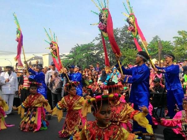 Detail Gambar Pawai Budaya Nomer 22