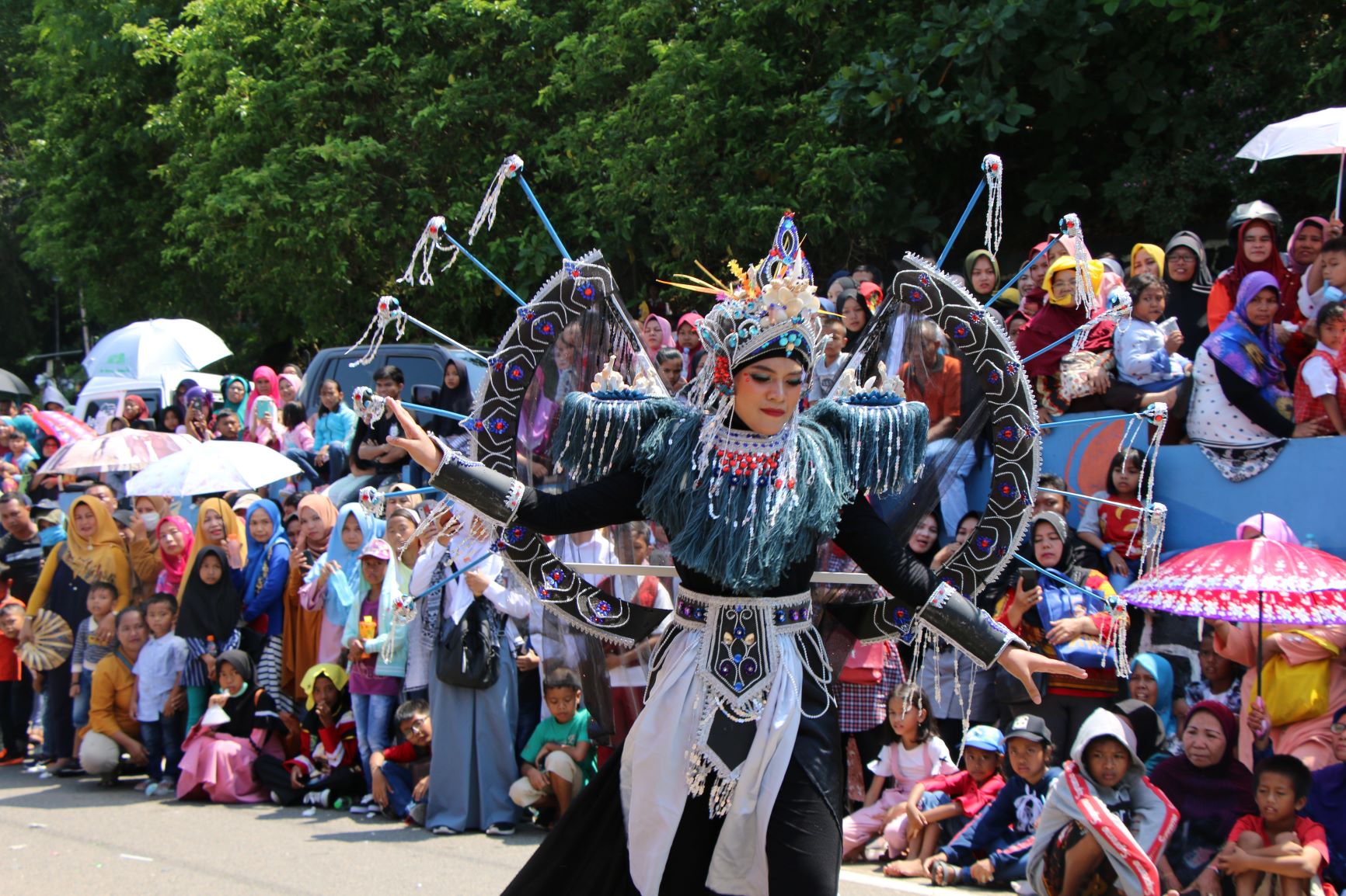 Detail Gambar Pawai Budaya Nomer 44