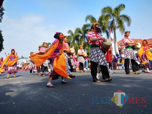 Detail Gambar Pawai Budaya Nomer 47