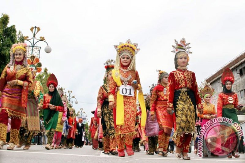 Detail Gambar Pawai Budaya Nomer 49