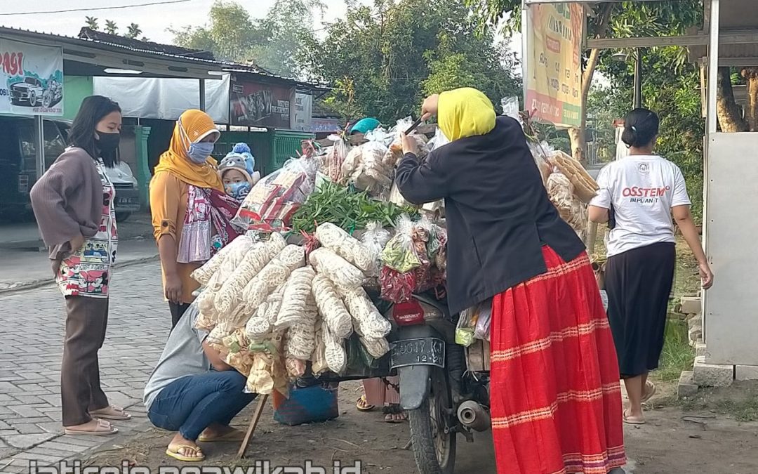 Detail Gambar Pedagang Sayur Keliling Nomer 27