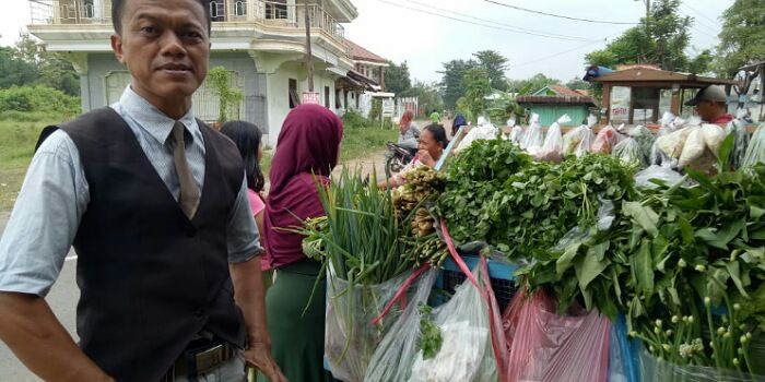 Detail Gambar Pedagang Sayur Keliling Nomer 30