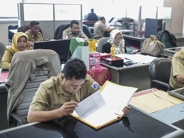 Detail Gambar Pegawai Negeri Sipil Kantor Nomer 3